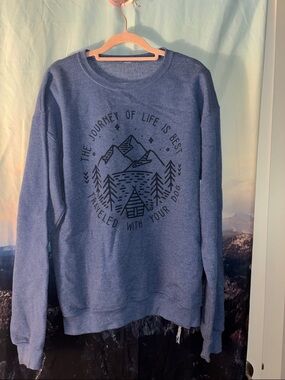 Men's Blue Graphic Crewneck Sweatshirt - Outdoor Cabin Design